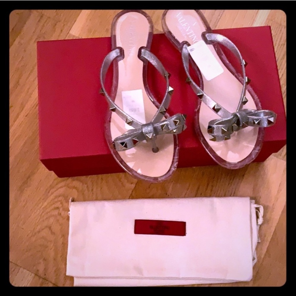 Valentino slide Just bought these they don’t fit.